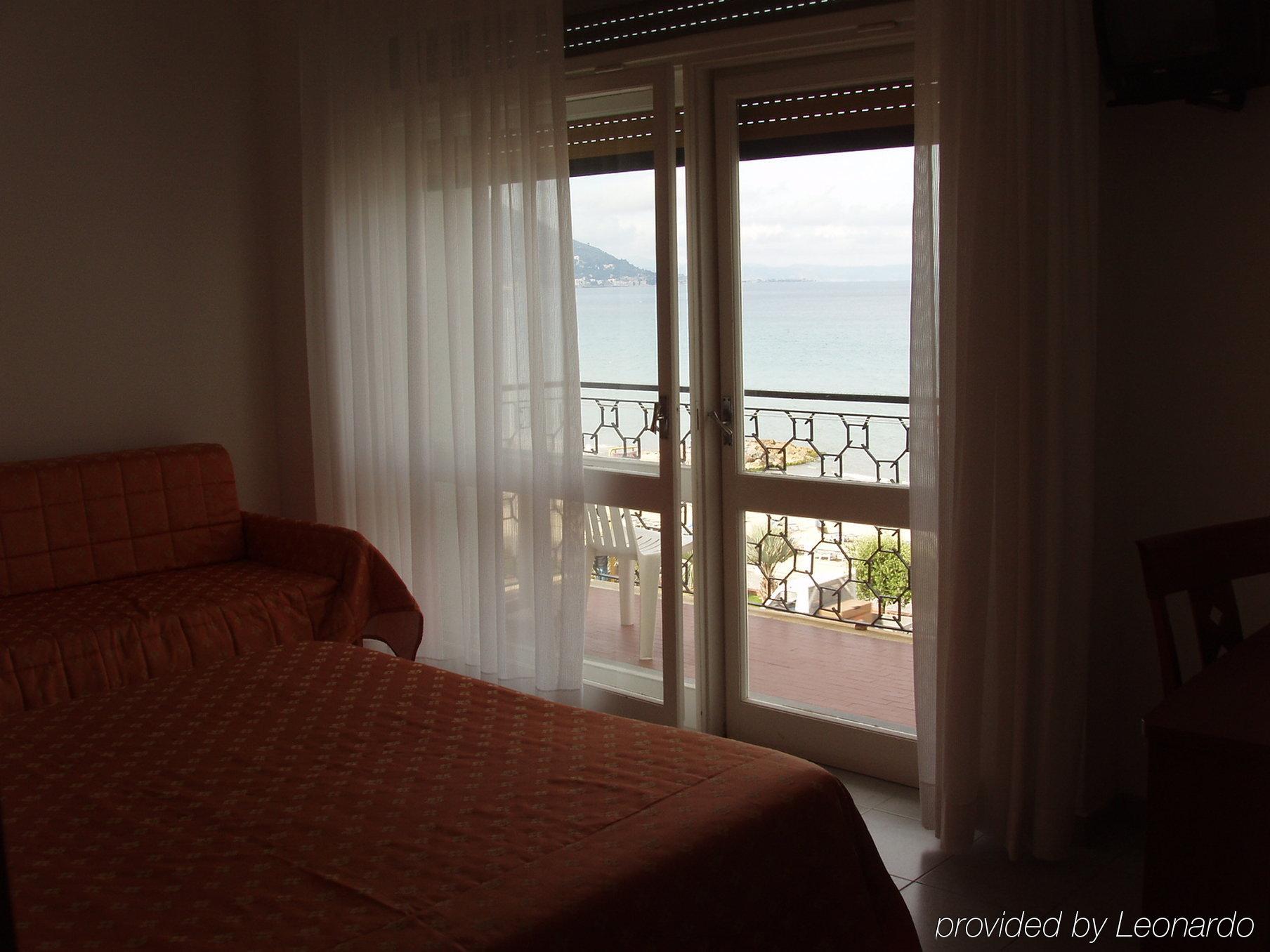 Hotel Aquilia Laigueglia Rum bild